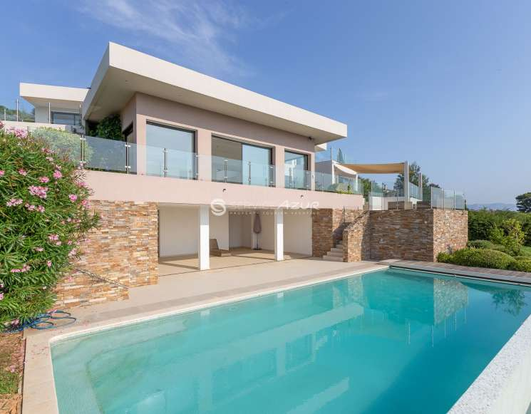 Villa moderne avec vue panoramique sur la mer à Antibes - ref 1504