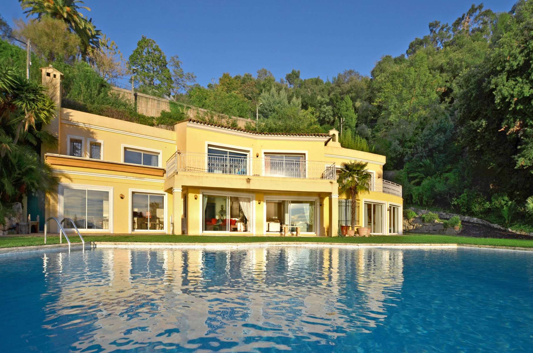 Location d'une villa vue mer quartier Californie à Cannes