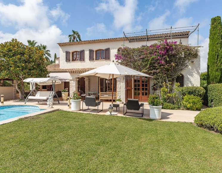 Вилла в Антиб вблизи пляжей Жуан-ле-Пен, 1 км до моря -&nbsp;ref&nbsp;1523