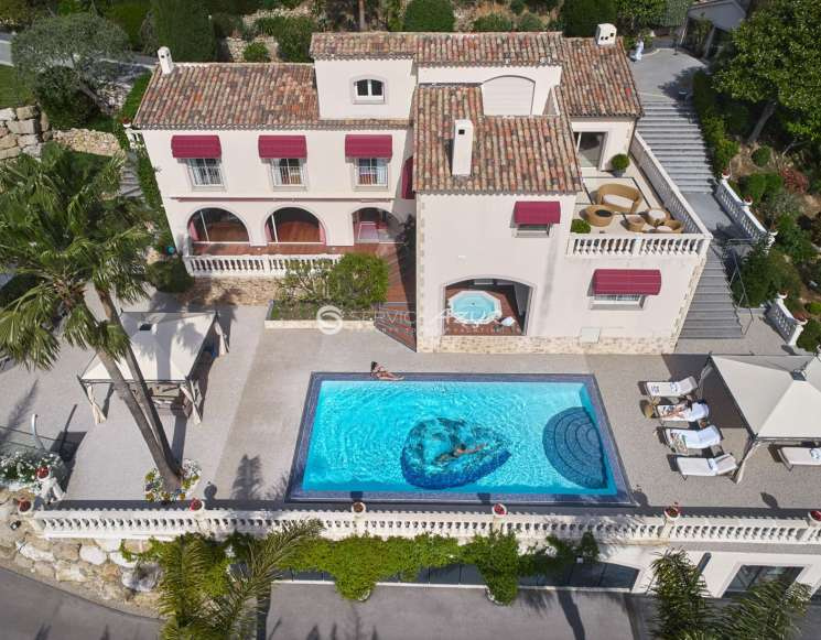 Villa de grand standing de 600 m² à Super Cannes - ref 1724