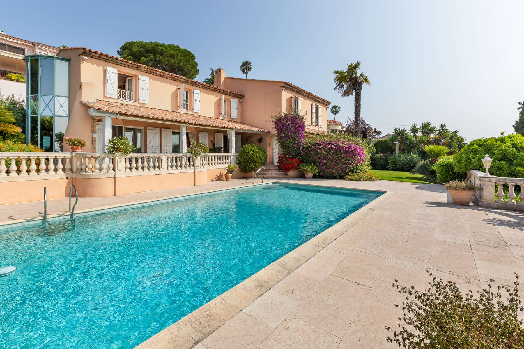 Sea View Villa in a Private Estate of Golfe-Juan Close to Cannes