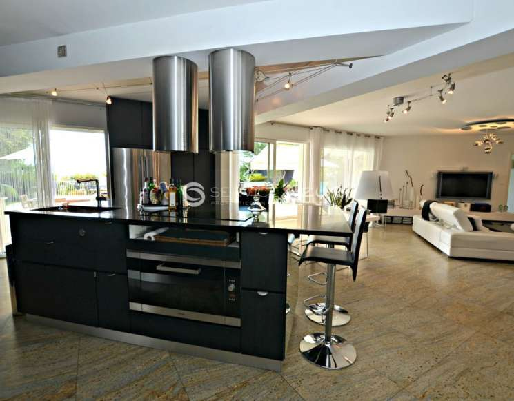 Вилла в калифорнийском стиле на продажу в Cannes -&nbsp;ref&nbsp;1560