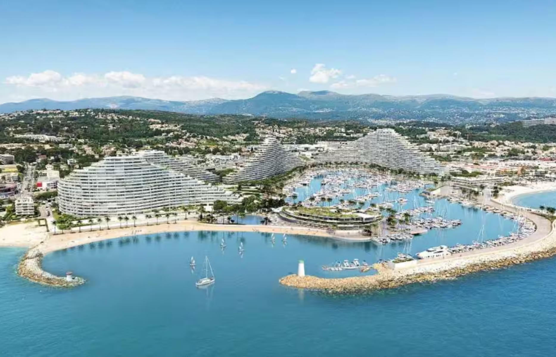 fully renovated apartment located in the heart of the iconic Marina Baie des Anges