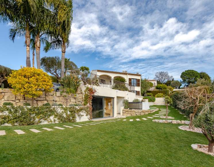 Качественно отреставрированная вилла с видом на море в Кань-сюр-Мер -&nbsp;ref&nbsp;1003