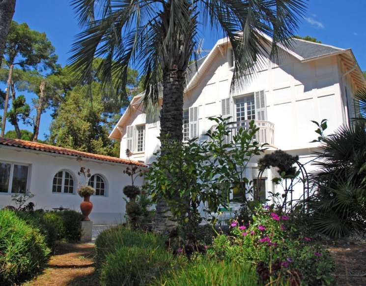 Roquebrune-Cap-Martin 3 level home, in quiet area 8 km from Monaco -&nbsp;ref&nbsp;1013