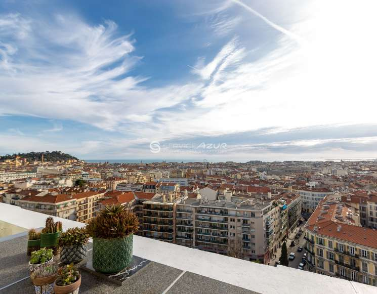 Top-floor apartment in a bourgeois palace in prestigious district of Nice - ref 6014