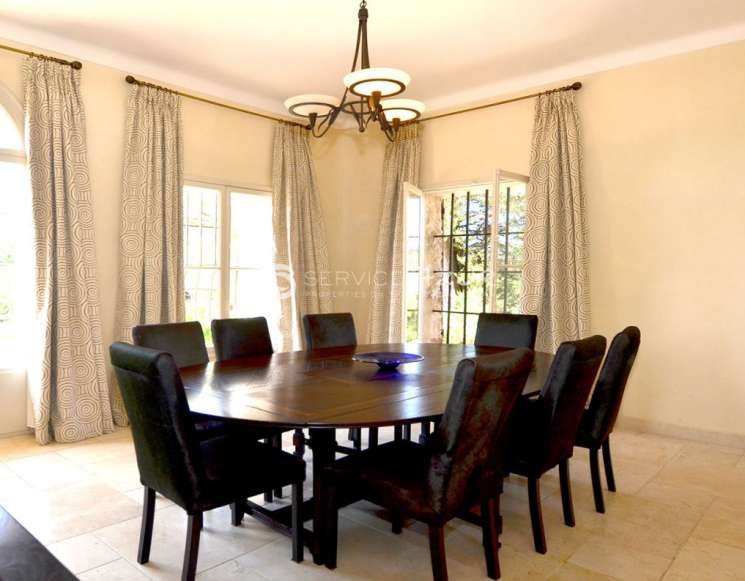 Charmante propriété en pierre à Cap d'Antibes, 200 m de la plage - ref 1409