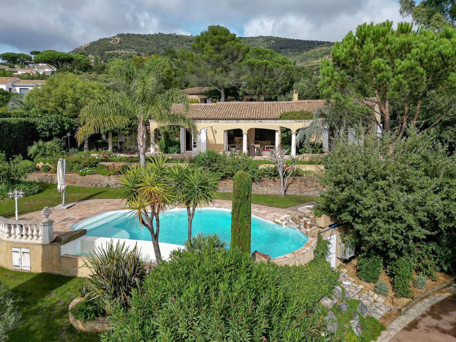 Villa in Gated Beauvallon Estate just 1.2 km from sandy beaches