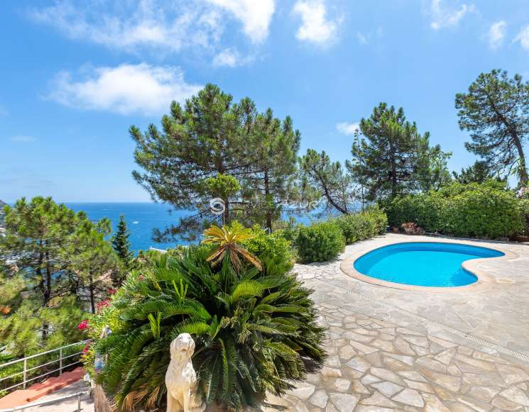 Villa rénovée avec vue panoramique sur la mer à Théoule-sur-Mer - ref 2101