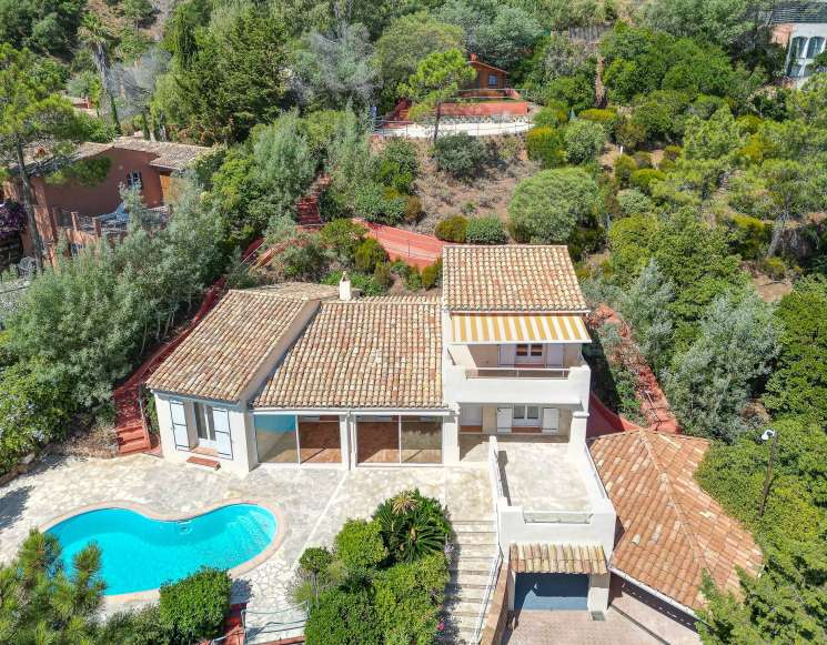 Villa rénovée avec vue panoramique sur la mer à Théoule-sur-Mer - ref 2101