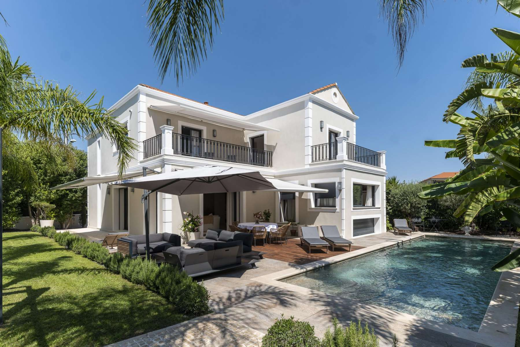 Elegant Cap d'Antibes Villa Near Les Pêcheurs Beach