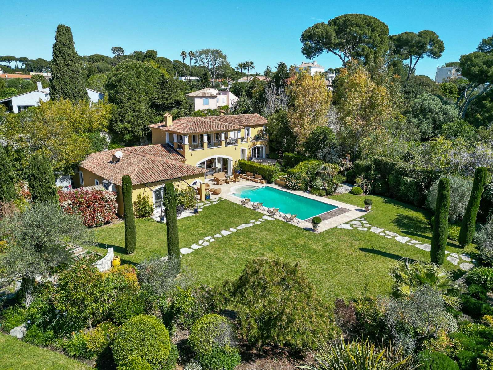 Spacious Property in Cap d'Antibes, 5 minutes walk from Keller beach